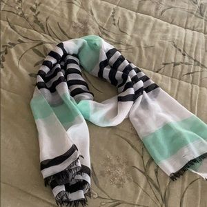 Vince Camuto fashion scarf